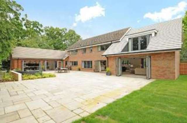  Image of 4 bedroom Detached house for sale in St. Nicholas Close Tingrith Milton Keynes MK17 at St Nicholas Close  Tingrith, MK17 9EL