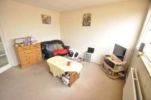  Image of 1 bedroom Flat to rent in Stanley Road London SW19 at London Wimbledon, SW19 8RD
