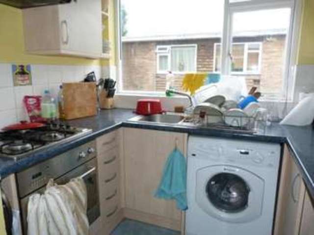  Image of 1 bedroom Flat to rent in Stanley Road London SW19 at London Wimbledon, SW19 8RD