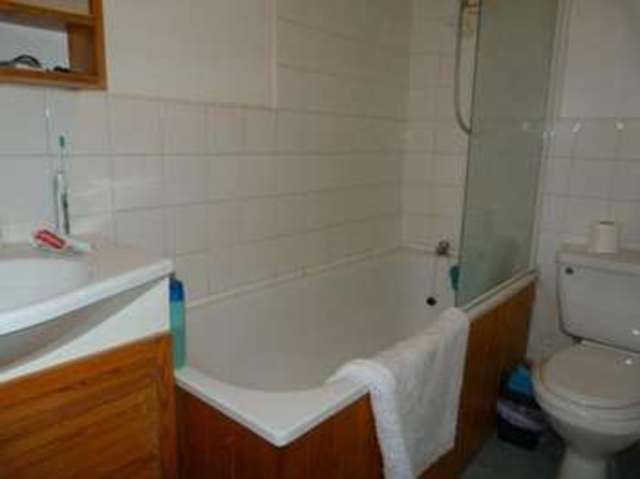  Image of 1 bedroom Flat to rent in Stanley Road London SW19 at London Wimbledon, SW19 8RD