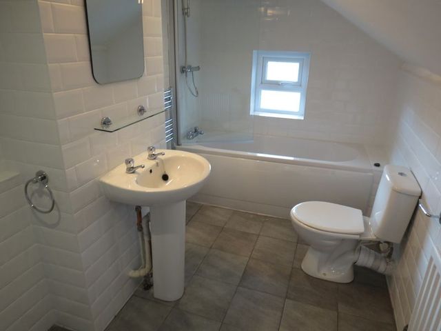  Image of 1 bedroom Flat to rent in Station Road New Milton BH25 at Station Road  New Milton, BH25 6JU