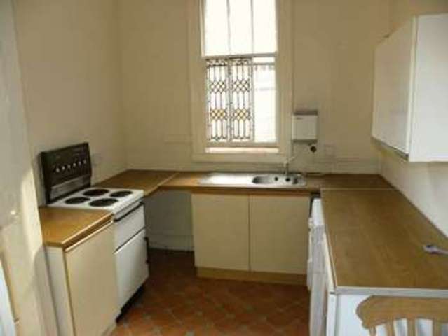  Image of 1 bedroom Flat to rent in Strensham Hill Moseley Birmingham B13 at Strensham Hill Moseley Birmingham, B13 8AG