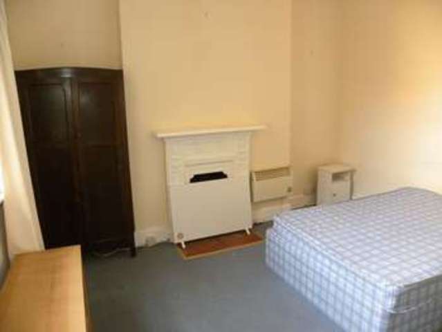  Image of 1 bedroom Flat to rent in Strensham Hill Moseley Birmingham B13 at Strensham Hill Moseley Birmingham, B13 8AG