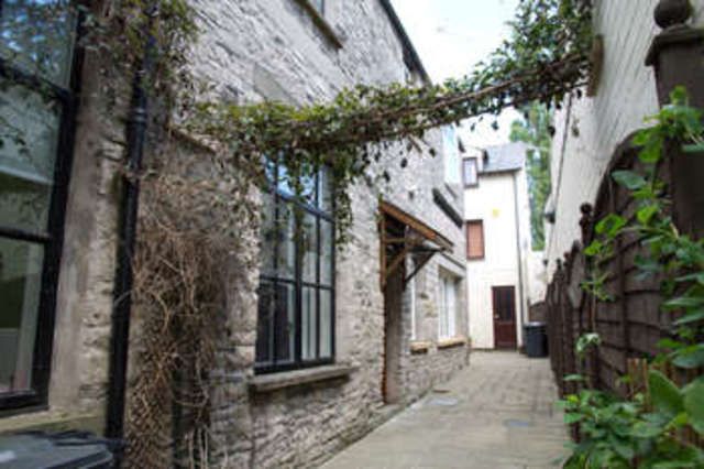  Image of 1 bedroom Detached house to rent in Stricklandgate Kendal LA9 at Kendal  Cumbria, LA9 4RA