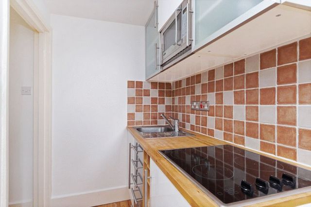  Image of 1 bedroom Flat to rent in Sutherland Avenue London W9 at Sutherland Avenue Maida Vale London, W9 2QS