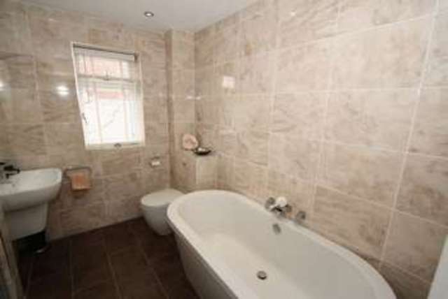  Image of 4 bedroom Detached house for sale in Chapel Road Swanmore Southampton SO32 at Chapel Road Swanmore SOUTHAMPTON, SO32 2QB