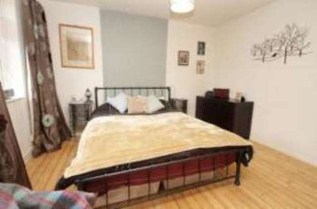  Image of 2 bedroom Maisonette for sale in Tappesfield Road London SE15 at London  Peckham Rye, SE15 3EZ