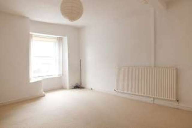  Image of 4 bedroom Town House for sale in Gumstool Hill Tetbury GL8 at Tetbury Gloucestershire, GL8 8DG