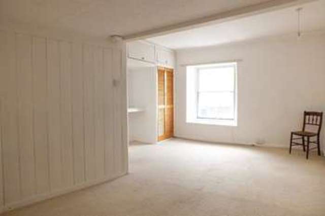  Image of 4 bedroom Town House for sale in Gumstool Hill Tetbury GL8 at Tetbury Gloucestershire, GL8 8DG