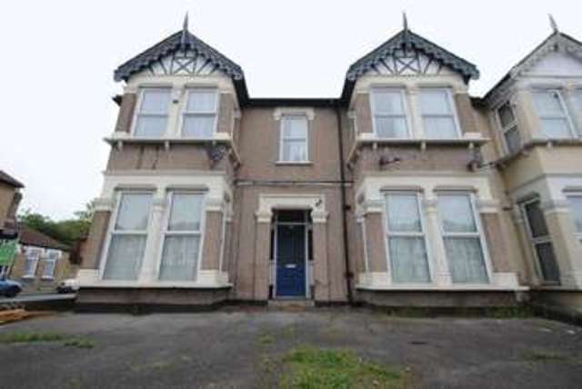  Image of 1 bedroom Flat to rent in The Drive Cranbrook Ilford IG1 at The Drive  Ilford, IG1 3HU