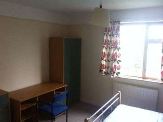  Image of 4 bedroom House Share to rent in The Oval Bath BA2 at Bath Bristol Bath, BA2 2HF