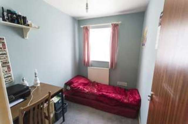  Image of 2 bedroom Flat for sale in The Pineways Oldbury B69 at The Pineways  Oldbury, B69 1JL
