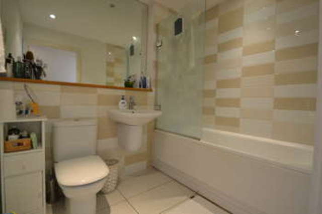  Image of 1 bedroom Flat to rent in Tollington Road London N7 at 69 Tollington Road  Arsenal, N7 6DW