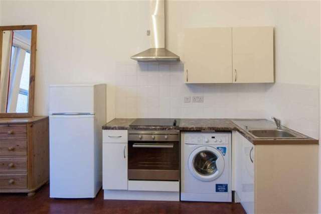  Image of Studio flat to rent in Third Avenue London W3 at Third Avenue Acton London, W3 7RT