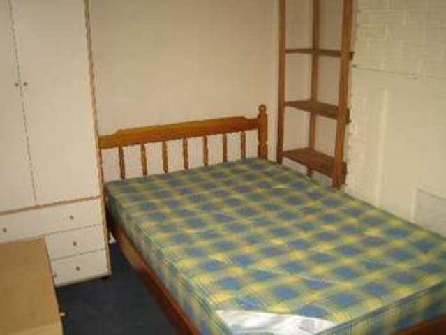 Image of 4 bedroom House Share to rent in Tiverton Road Selly Oak Birmingham B29 at Selly Oak Bristol Selly Oak, B29 6BU