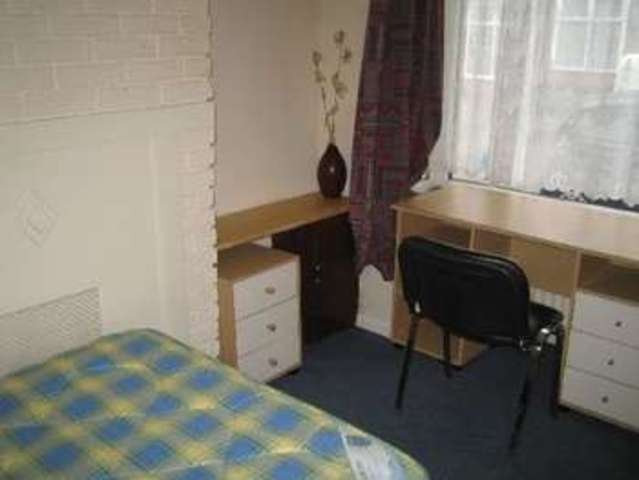  Image of 4 bedroom House Share to rent in Tiverton Road Selly Oak Birmingham B29 at Selly Oak Bristol Selly Oak, B29 6BU