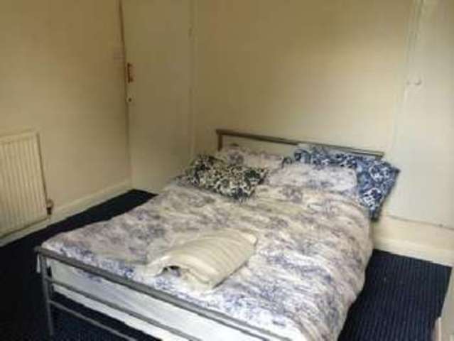  Image of 3 bedroom House Share to rent in Tiverton Road Selly Oak Birmingham B29 at Selly Oak Bristol Selly Oak, B29 6DB