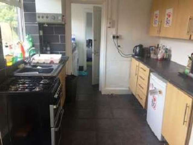  Image of 4 bedroom House Share to rent in Tiverton Road Selly Oak Birmingham B29 at Selly Oak Bristol Selly Oak, B29 6DB