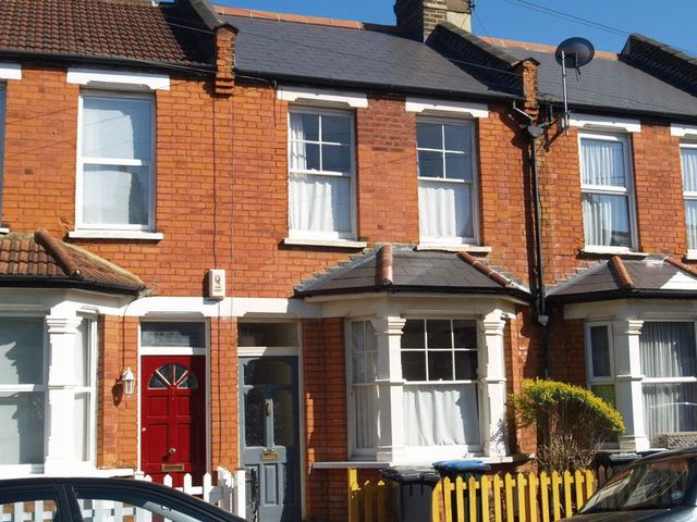  Image of 3 bedroom Terraced house to rent in Cedars Road London N21 at Cedars Road  Winchmore Hill, N21 3HB