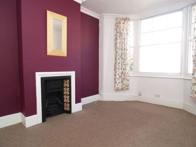  Image of 3 bedroom Terraced house to rent in Cedars Road London N21 at Cedars Road  Winchmore Hill, N21 3HB