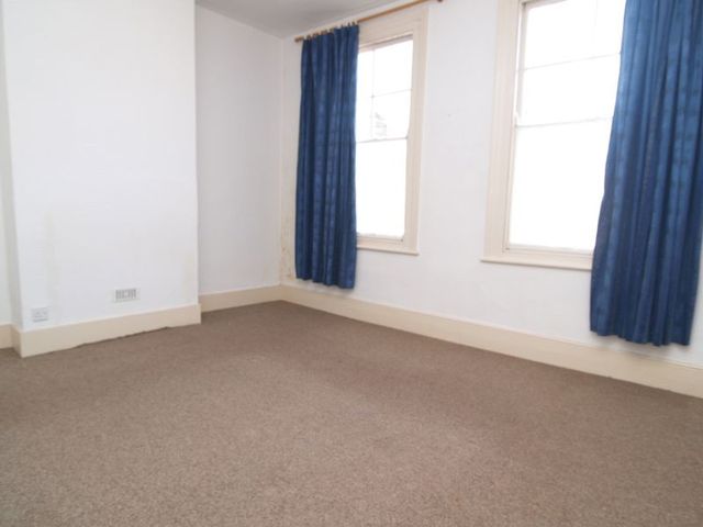  Image of 3 bedroom Terraced house to rent in Cedars Road London N21 at Cedars Road  Winchmore Hill, N21 3HB