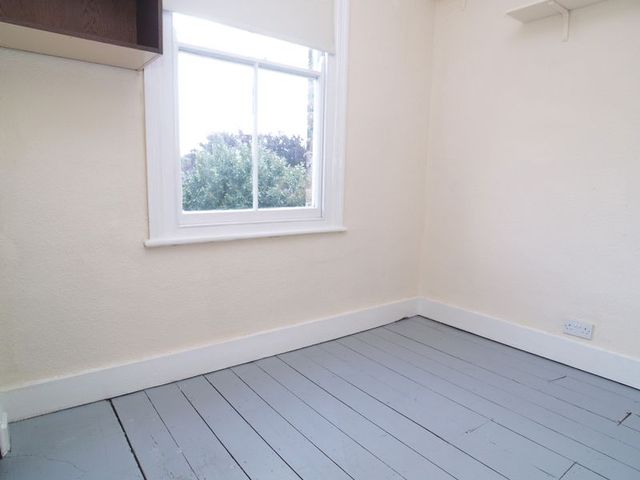  Image of 3 bedroom Terraced house to rent in Cedars Road London N21 at Cedars Road  Winchmore Hill, N21 3HB