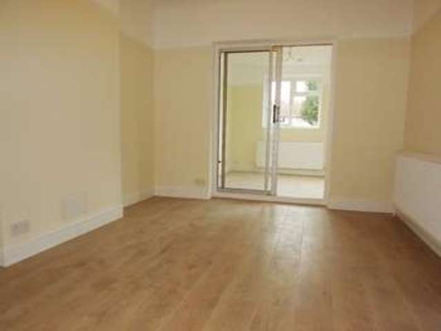  Image of 3 bedroom Terraced house for sale in Tolworth Road Tolworth Surbiton KT6 at Tolworth Surrey Tolworth, KT6 7SZ