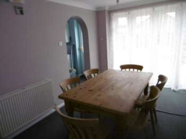  Image of 3 bedroom Property to rent in Troon Gardens Luton LU2 at Troon Gardens  LUTON, LU2 7GB