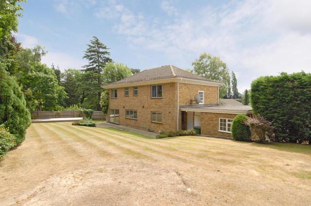  Image of 5 bedroom Detached house to rent in Tudor Close Cobham KT11 at Cobham Surrey Surrey, KT11 2PH