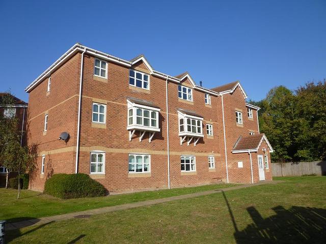  Image of 2 bedroom Flat to rent in Woodfield Road Thames Ditton KT7 at 69 Woodfield Road  Thames Ditton, KT7 0EF