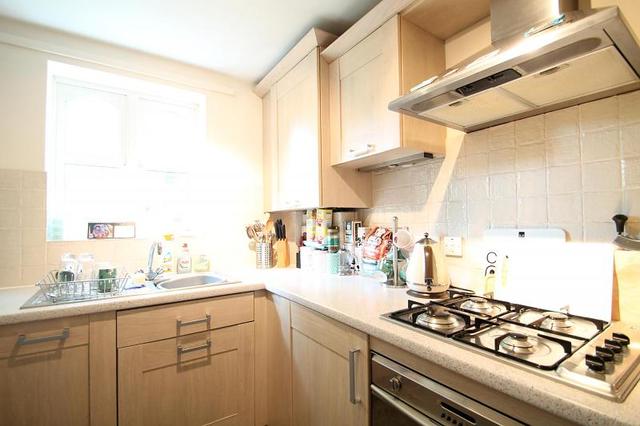  Image of 2 bedroom Flat to rent in Woodfield Road Thames Ditton KT7 at 69 Woodfield Road  Thames Ditton, KT7 0EF