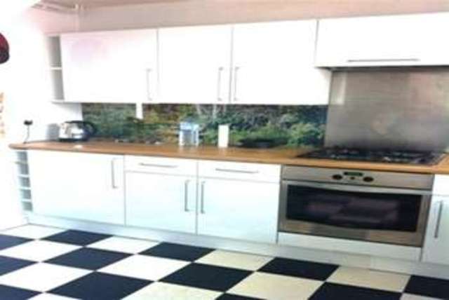  Image of 2 bedroom Flat to rent in Bruce Road London E3 at London, E3 3NH