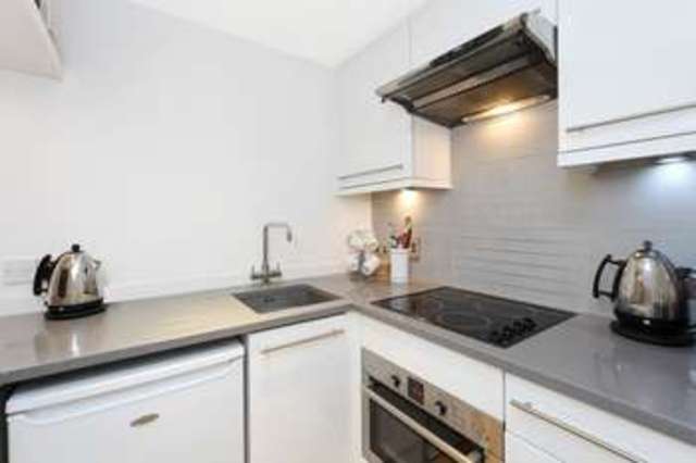  Image of 1 bedroom Flat to rent in Upper Addison Gardens London W14 at Upper Addison Gardens  Holland Park, W14 8AP