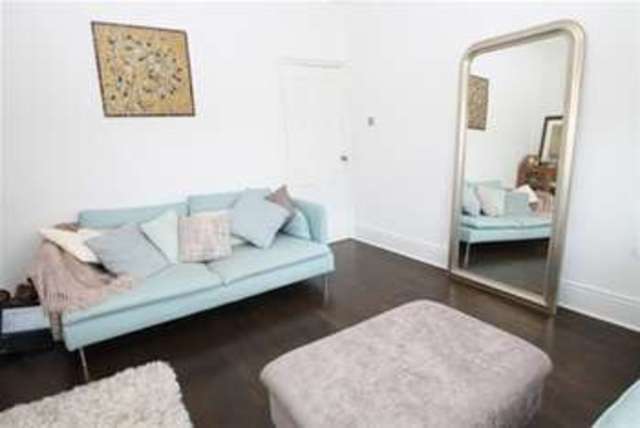  Image of 2 bedroom Flat to rent in Verdant Lane London SE6 at London, SE6 1LG