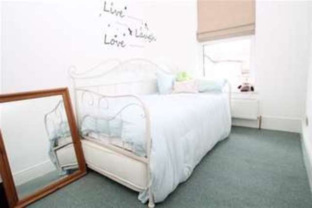  Image of 2 bedroom Flat to rent in Verdant Lane London SE6 at London, SE6 1LG