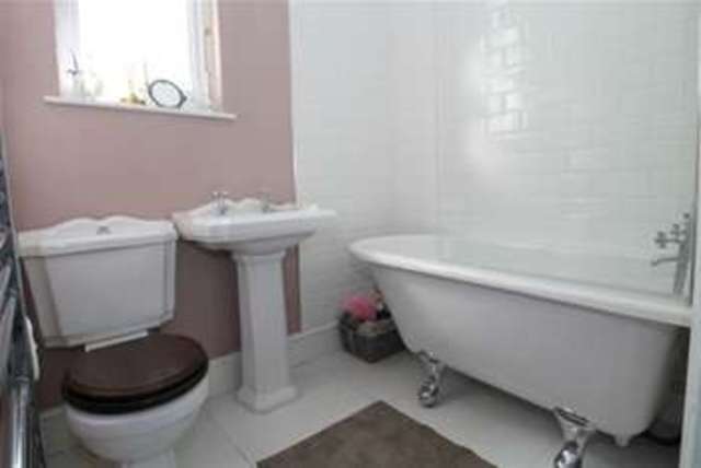  Image of 2 bedroom Flat to rent in Verdant Lane London SE6 at London, SE6 1LG