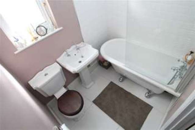  Image of 2 bedroom Flat to rent in Verdant Lane London SE6 at London, SE6 1LG