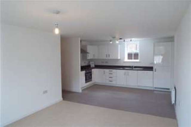  Image of 2 bedroom Flat to rent in Chester Road Warrington WA4 at Warrington, WA4 6ES