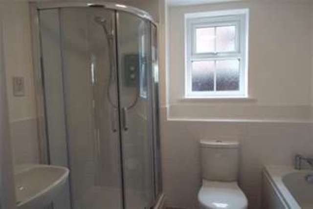  Image of 2 bedroom Flat to rent in Chester Road Warrington WA4 at Warrington, WA4 6ES