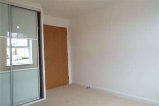  Image of 2 bedroom Flat to rent in Chester Road Warrington WA4 at Warrington, WA4 6ES