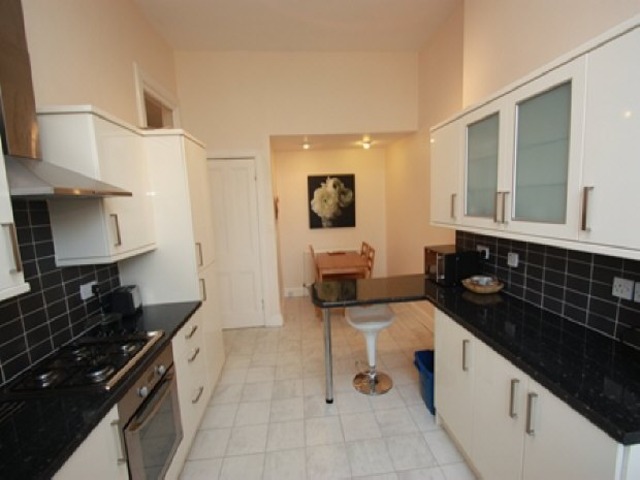  Image of 3 bedroom Flat to rent in Warrender Park Road Edinburgh EH9 at Edinburgh, EH9 1ES