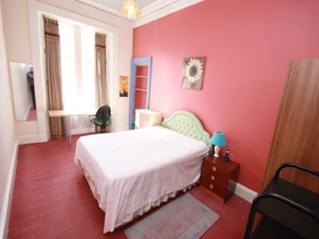  Image of 3 bedroom Flat to rent in Warrender Park Road Edinburgh EH9 at Edinburgh, EH9 1ES