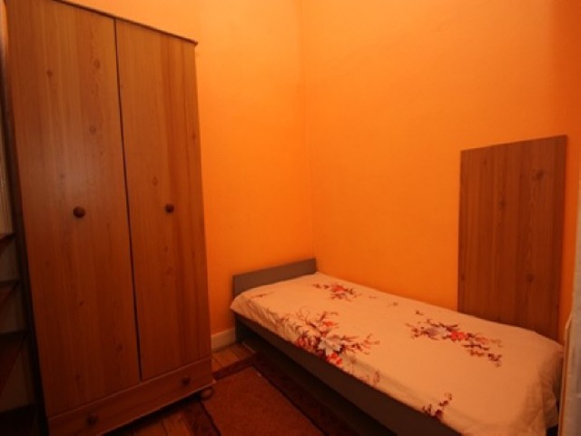  Image of 3 bedroom Flat to rent in Warrender Park Road Edinburgh EH9 at Edinburgh, EH9 1ES