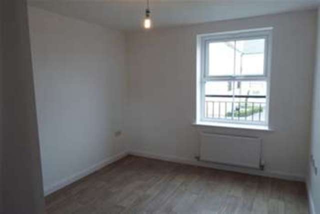  Image of 2 bedroom Flat to rent in Chester Road Warrington WA4 at Warrington, WA4 6ES