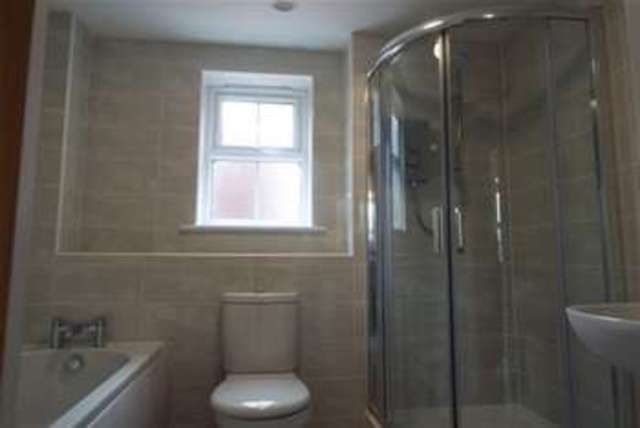  Image of 2 bedroom Flat to rent in Chester Road Warrington WA4 at Warrington, WA4 6ES