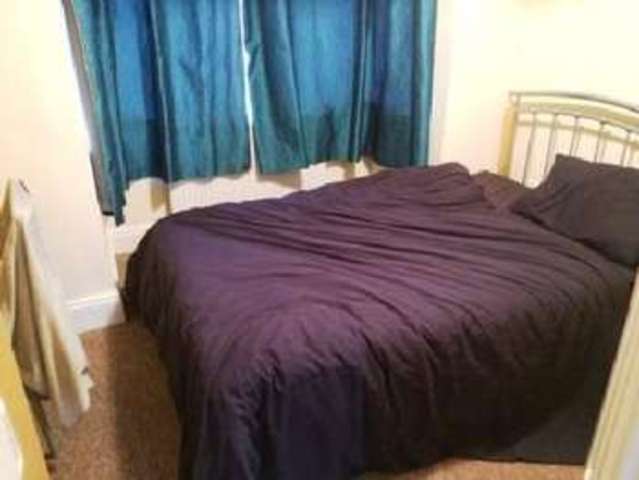  Image of 6 bedroom House Share to rent in Warwards Lane Stirchley Birmingham B29 at Selly Oak Bristol Selly Oak, B29 7RD