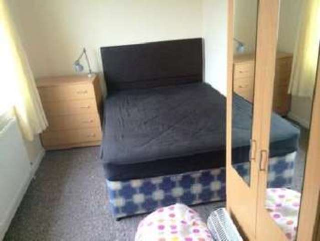  Image of 6 bedroom House Share to rent in Warwards Lane Stirchley Birmingham B29 at Selly Oak Bristol Selly Oak, B29 7RD