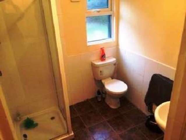  Image of 6 bedroom House Share to rent in Warwards Lane Stirchley Birmingham B29 at Selly Oak Bristol Selly Oak, B29 7RD