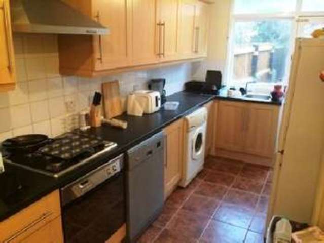  Image of 6 bedroom House Share to rent in Warwards Lane Stirchley Birmingham B29 at Selly Oak Bristol Selly Oak, B29 7RD