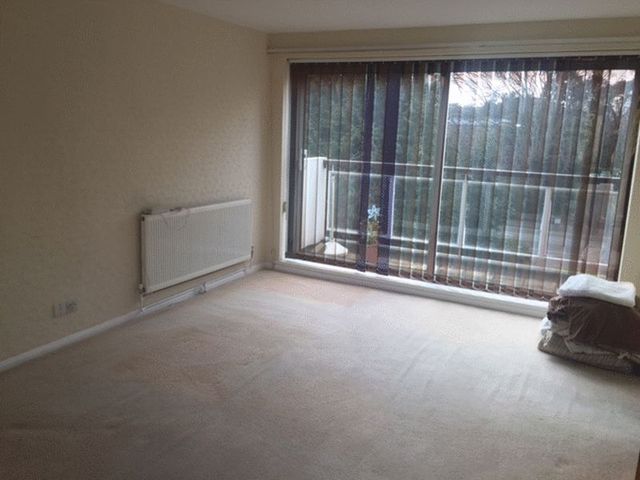  Image of 2 bedroom Flat to rent in Wellington Road Bournemouth BH8 at Wellington Road  Bournemouth, BH8 8JJ